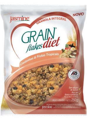 GRANOLA_castanha e frutas trop.png - Grain Flakes Diet Castanhas e Frutas TropicaisIngredientes 100% integrais e naturais;Sem adição de açúcar, elaborado com edulcorantes naturais;Certificados Pela Anad;Fonte natural de proteínas, responsáveis pelo crescimento e reparação dos tecidos da pele;Pronto para o consumo;Rico em fibras que auxiliam na regularização do funcionamento intestinal e na redução dos níveis de colesterol e glicose no sangue;Ingredientes: Flocos de aveia, fibra e germe de trigo, maltodextrina, óleo de milho, flocos de arroz, flocos de milho, uva passa, fibra natural solúvel em pó, castanha de caju, castanha do Pará, maçã desidratada, mamão desidratado, banana desidratada, sal, edulcorantes naturais sorbitol, isomalte, maltitol e glicosídeo de esteviol, aroma e edulcorante sucralose.CONTÉM GLÚTEN. Disponível nas versões: 250g 